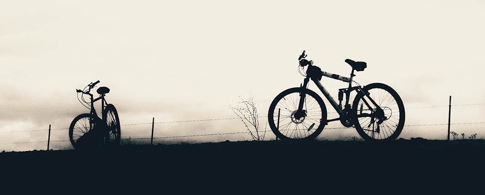 bicicleta em contra luz