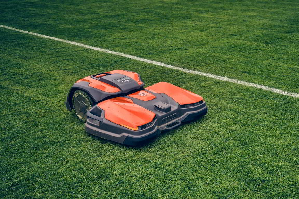 Arejar e escarificar relvados desportivos: diferenças e benefícios